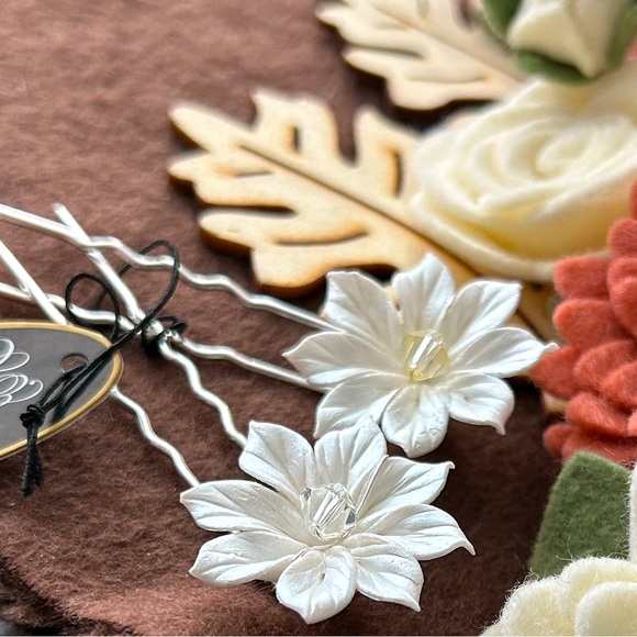 NWT Ceramic Ivory Flower Hair Pins Set of 2 - Picture 4 of 7